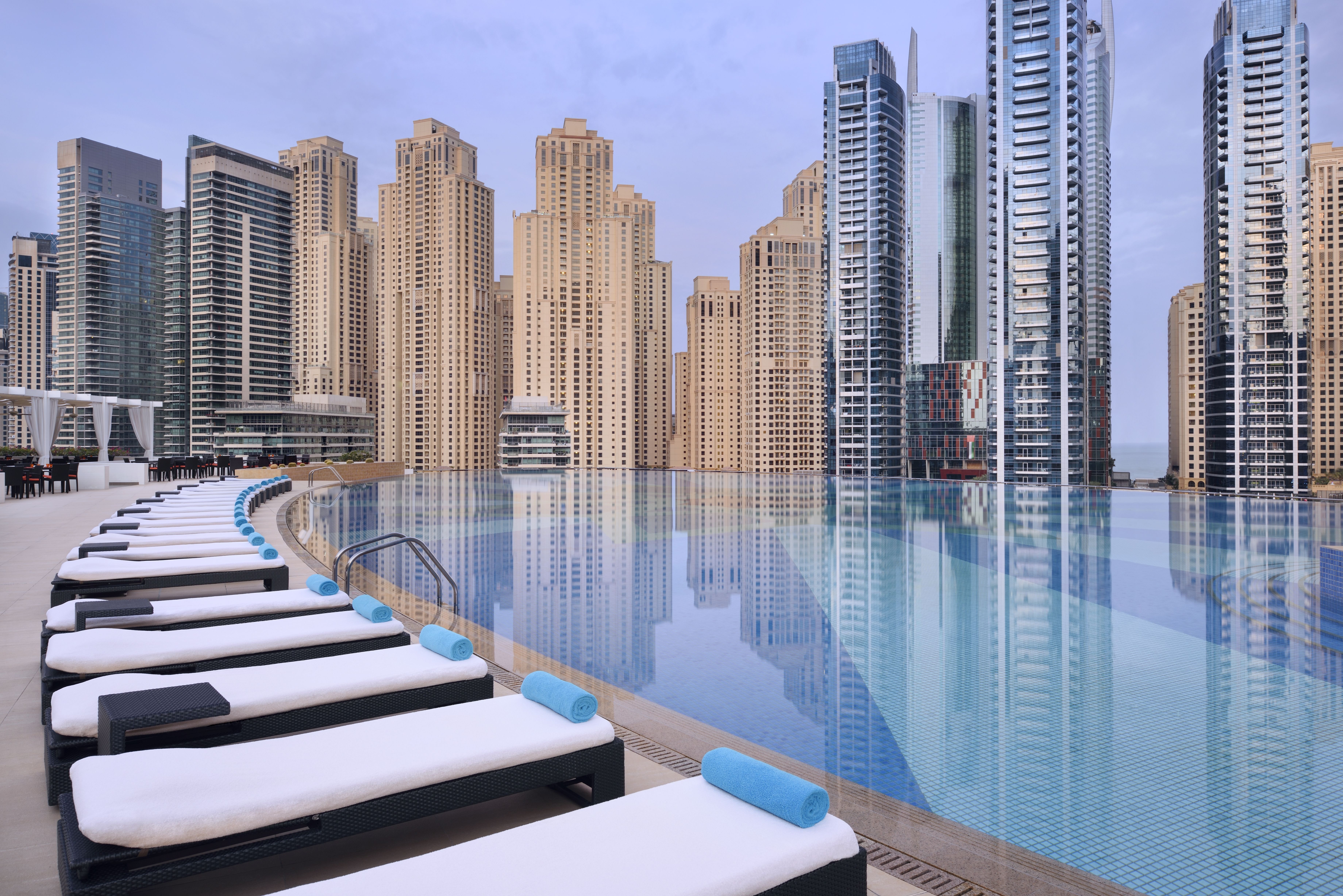 Revier dubai. Address Dubai Marina бассейн. The address Dubai Marina 5 бассейн. Дубай отель address Marina.