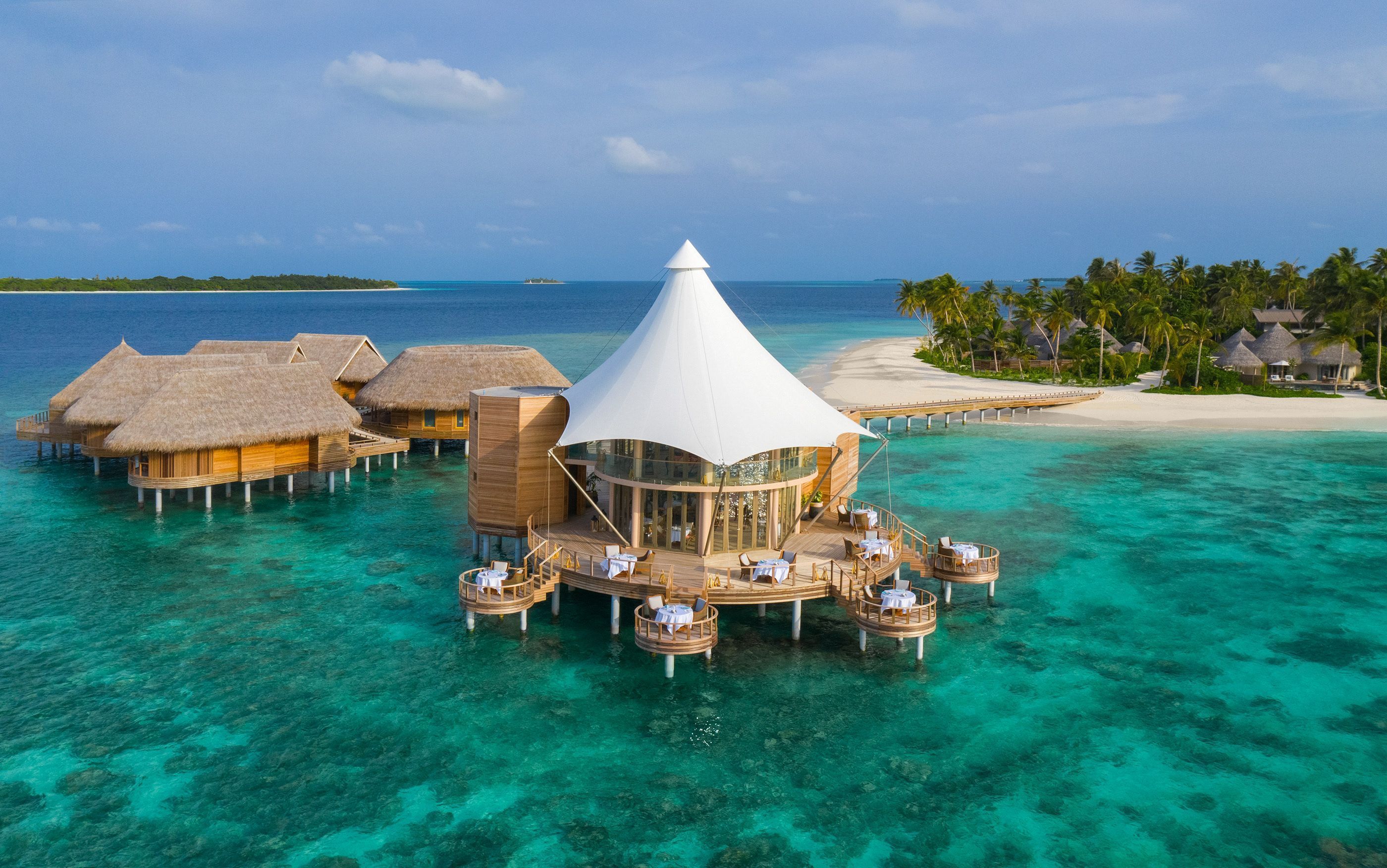 Luxury island. Баа Атолл Мальдивы. Мальдивы остров Наутилус. The Nautilus Maldives 5*. Наутилус Мальдивы отель.