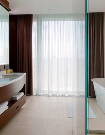 imgi_112_mhpmc-bathroom-0032-hor-clsc