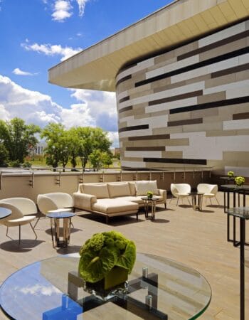 imgi_131_mhpmc-terrace-0060-hor-clsc