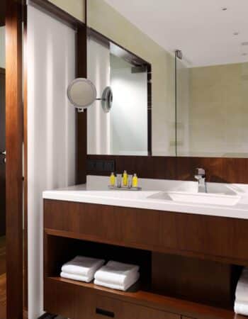 imgi_62_mhpmc-bathroom-0031-hor-wide