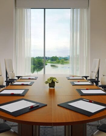 imgi_71_mhpmc-boardroom-0048-hor-wide