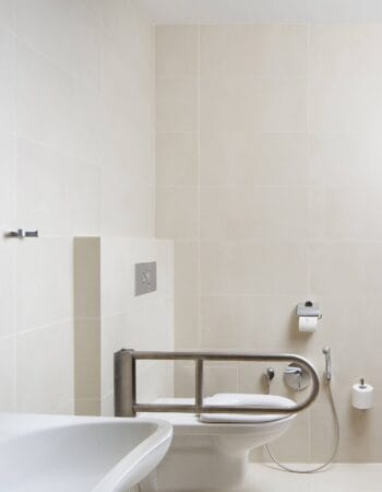 imgi_94_mhpmc-accessible-bathroom-5250-hor-clsc
