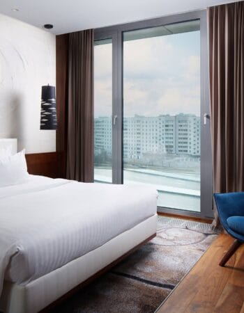 imgi_96_mhpmc-hospitality-bedroom-9749-hor-clsc